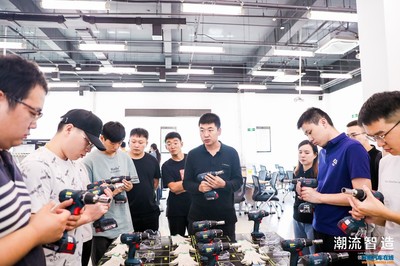 領(lǐng)克華中營(yíng)銷大區(qū)走進(jìn)張家口工廠 親臨“潮流智造”現(xiàn)場(chǎng)，賦能專業(yè)培訓(xùn)之旅